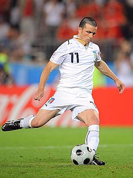 Euro 2008 (41).jpg - Italian forward Antonio Di Natale shoots to miss during the penalty shootouts at the Euro 2008 Championships quarter-final football match Spain vs. Italy on June 22, 2008 at Ernst Happel stadium in Vienna. Spain reached the Euro 2008 semi-finals after they beat Italy 4-2 on penalties.